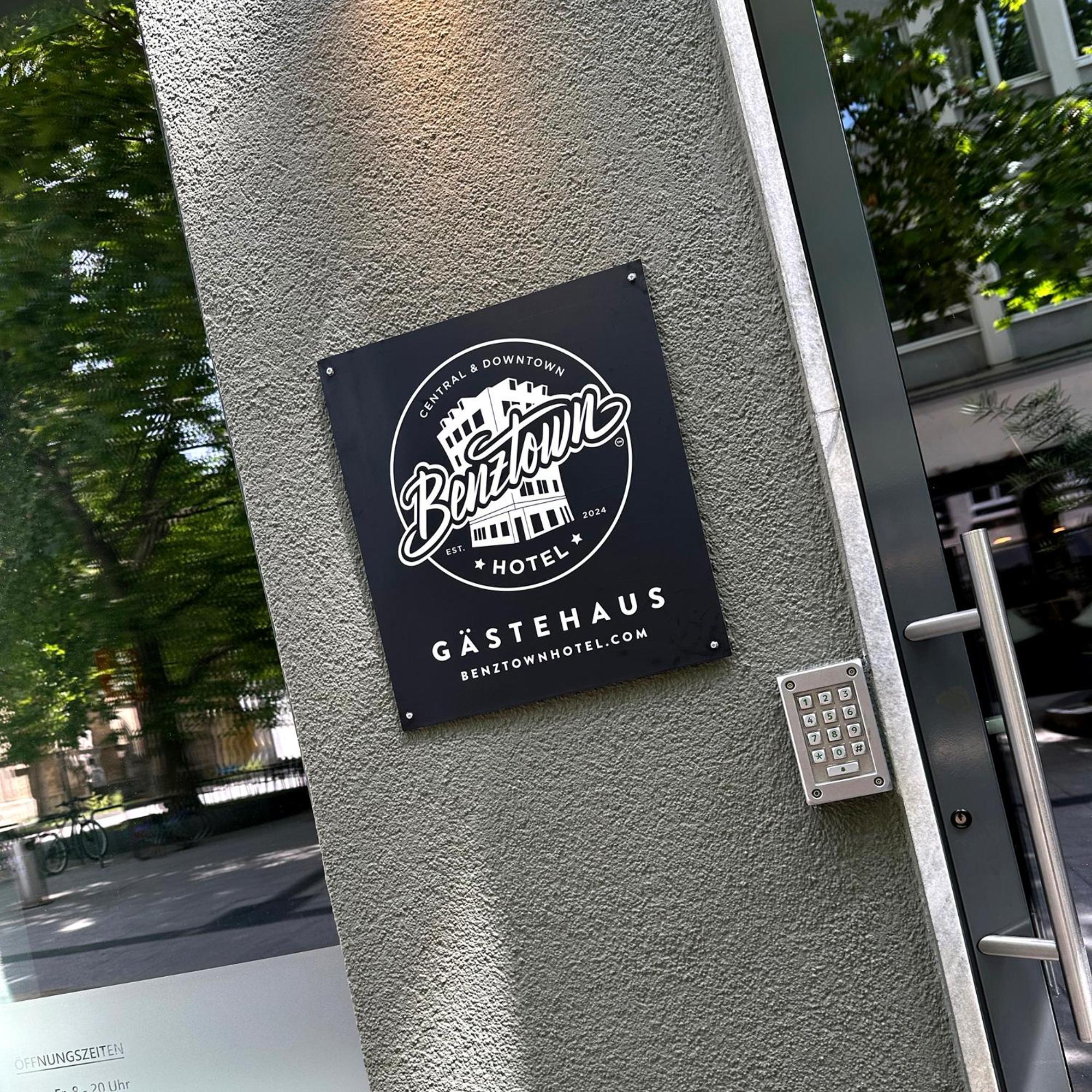 Benztown Hotel Gaestehaus Stuttgart Exteriör bild